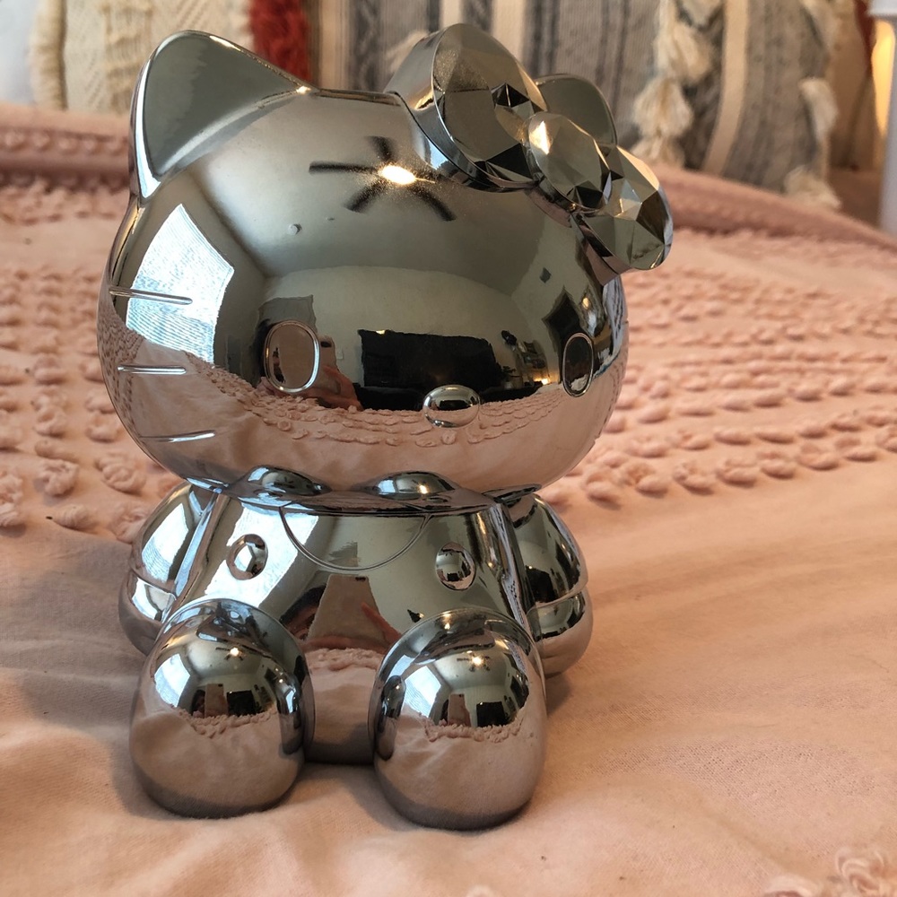 Chrome Hello Kitty x Sephora brush holder
